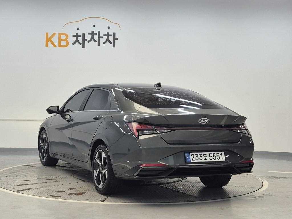 HYUNDAI Avante - Vista 2