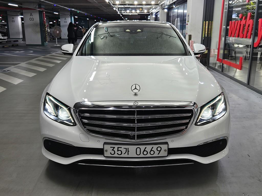 Mercedes Benz E class - Vista 2