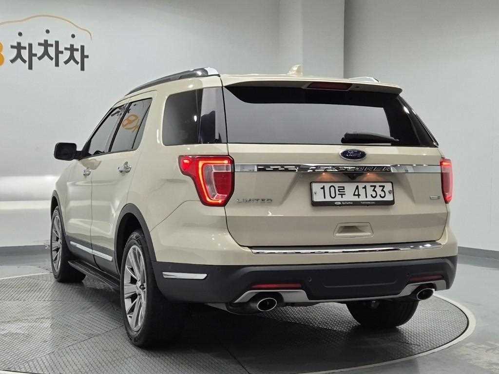 Ford Explorer - Vista 2