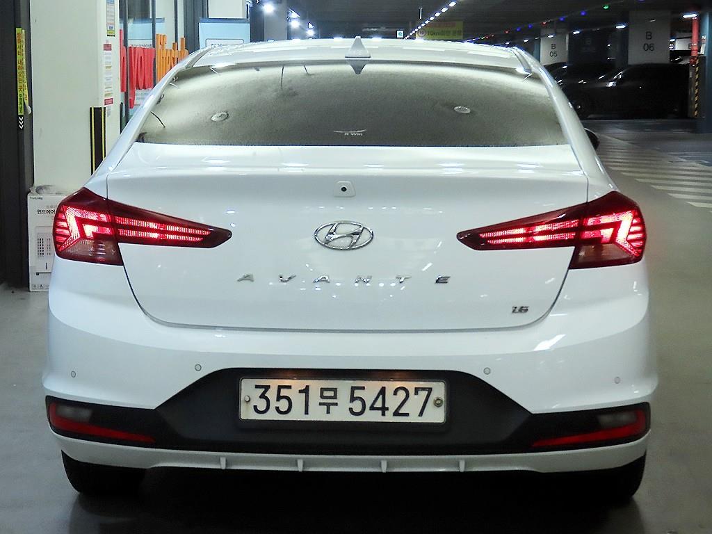 HYUNDAI Avante - Vista 5