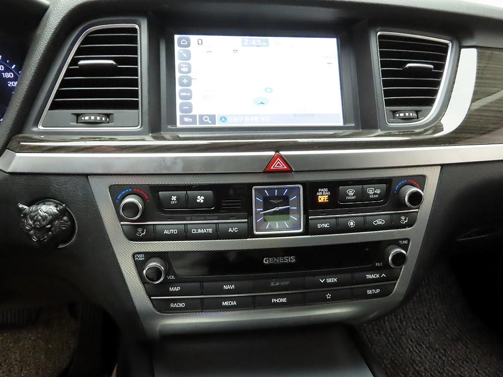 Genesis G80 - Vista 10