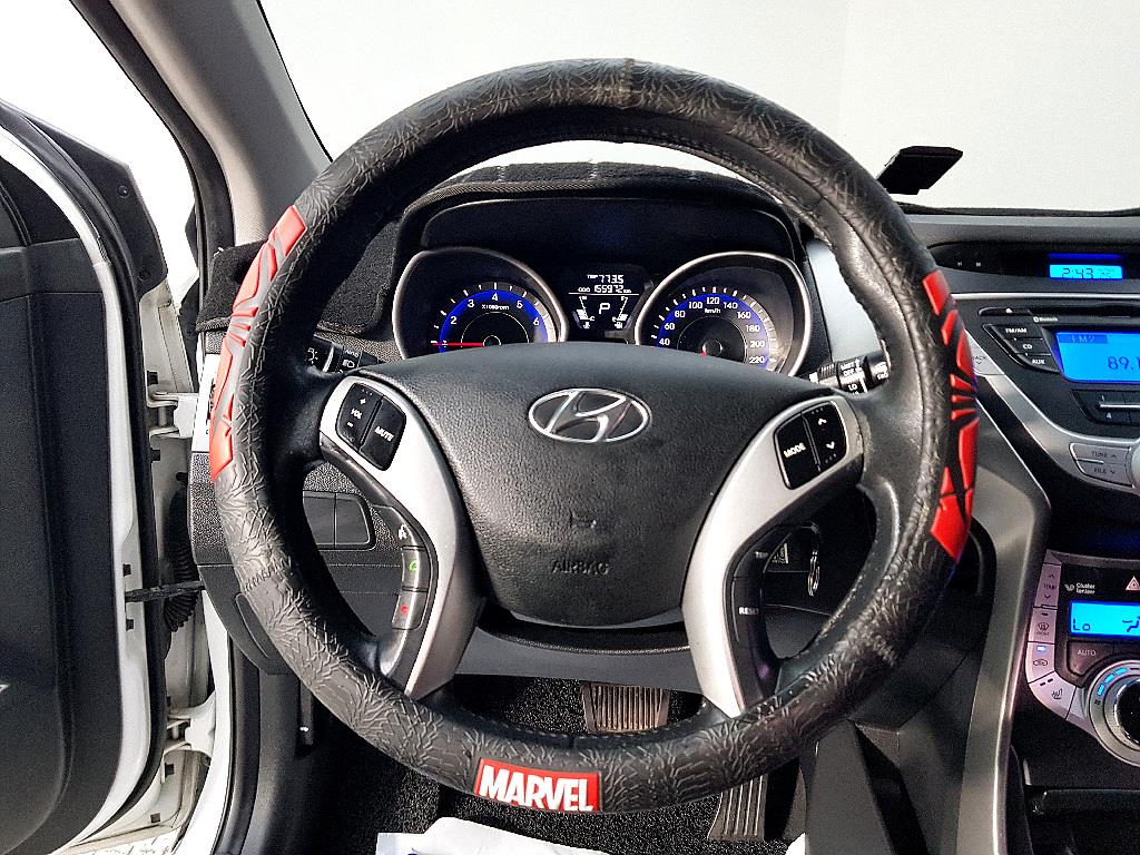 HYUNDAI Avante - Vista 12