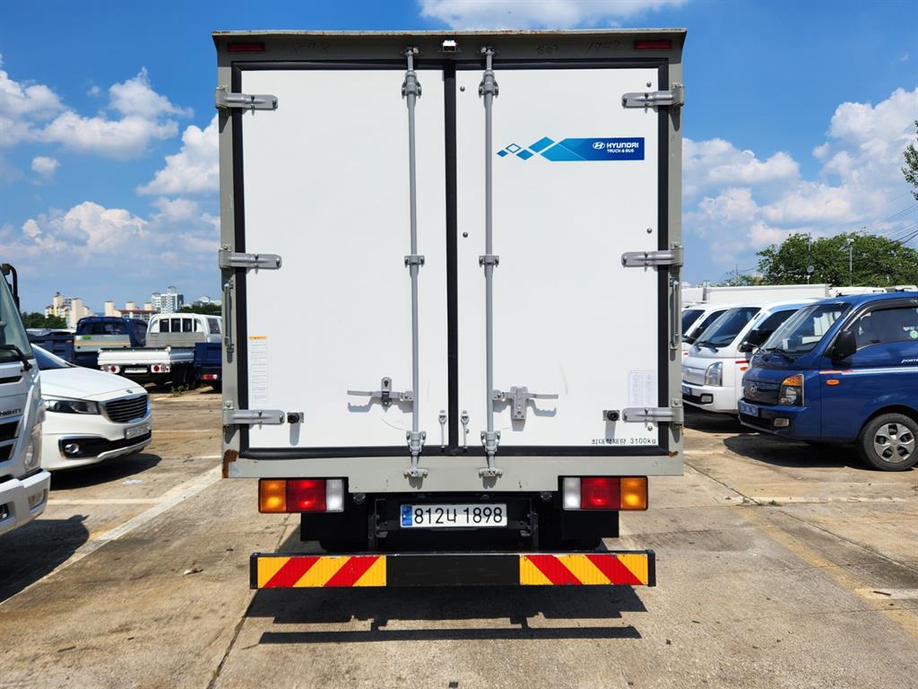 medium and large cargo truck - Vista 5
