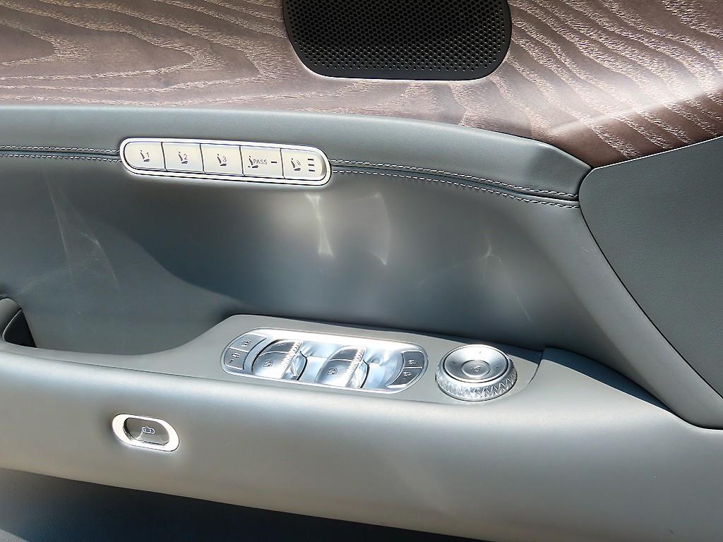 Genesis G90 - Vista 11