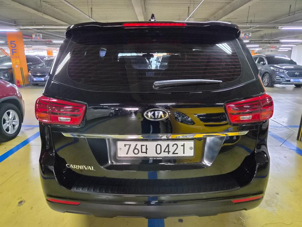 KIA Carnival - Vista 5
