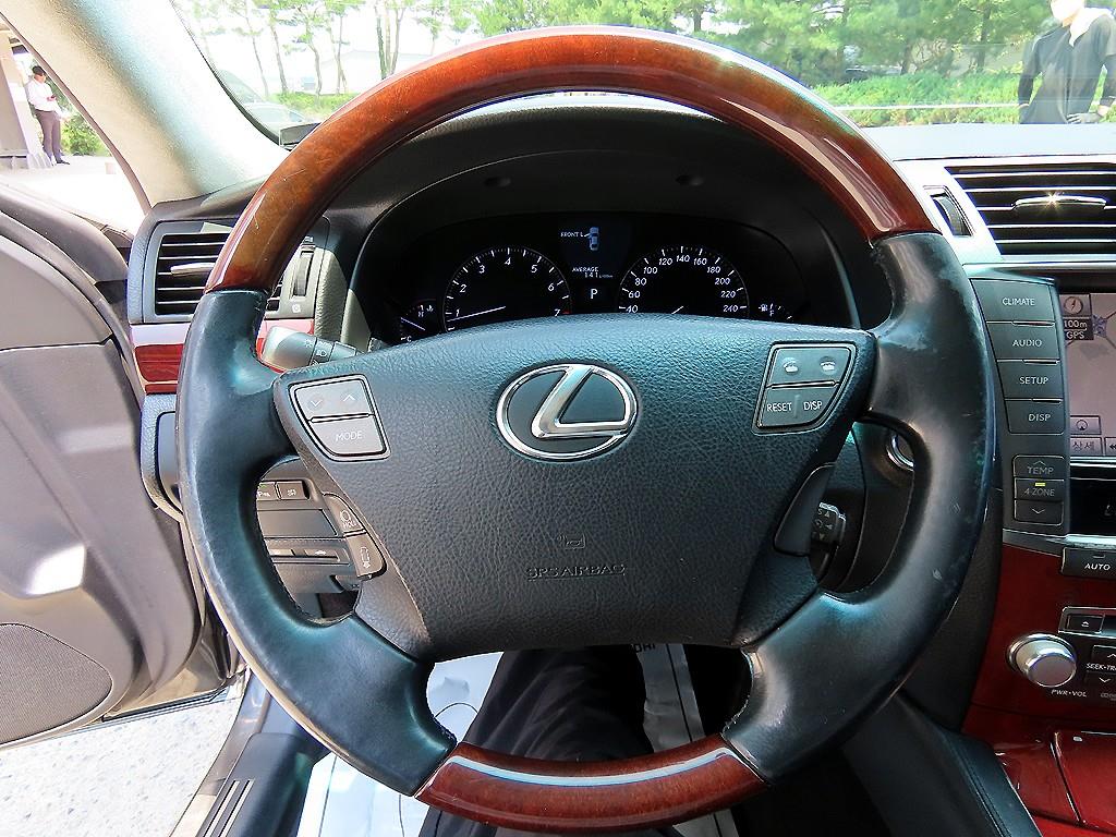 Lexus LS - Vista 8