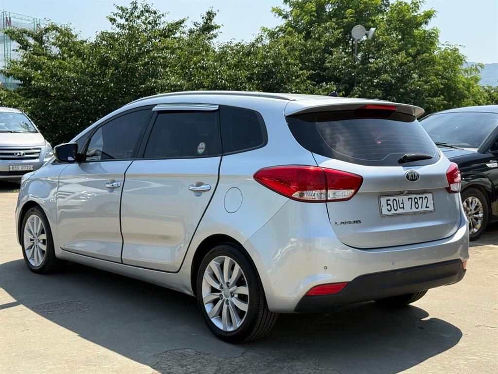 KIA Carens - Vista 4