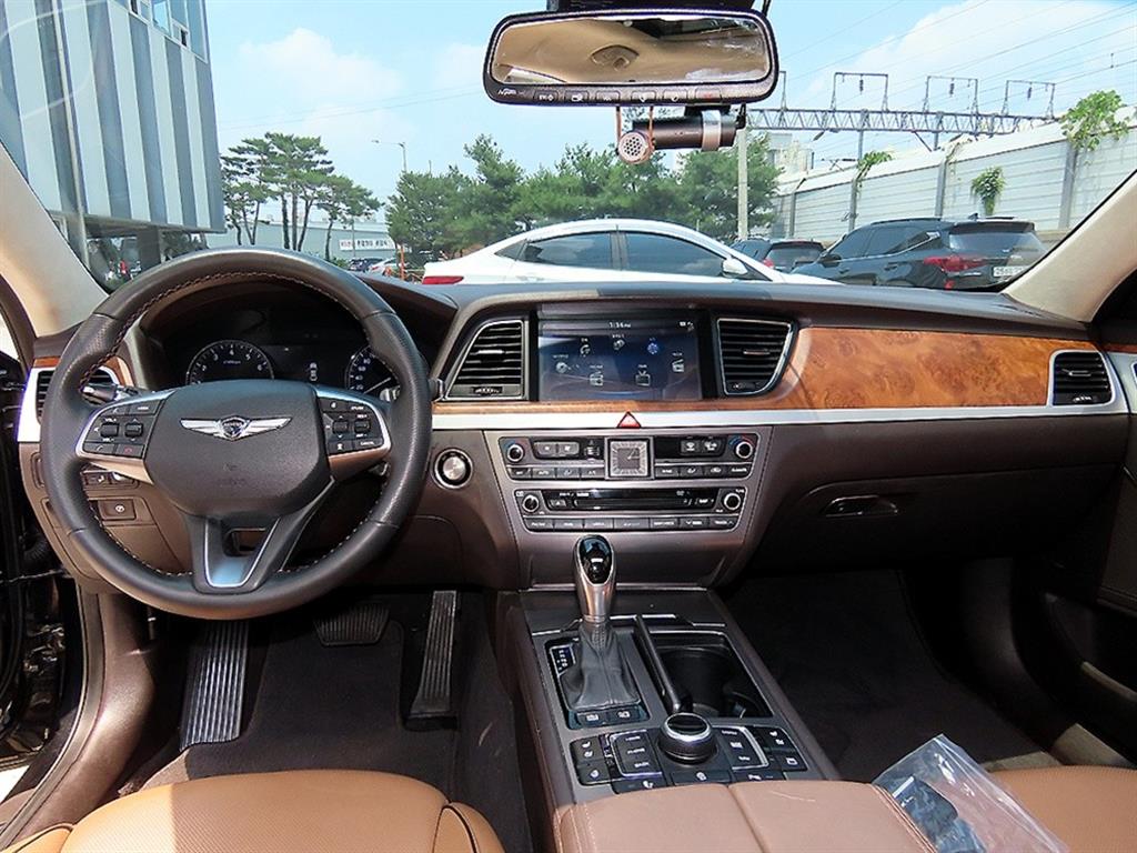 HYUNDAI Genesis - Vista 7