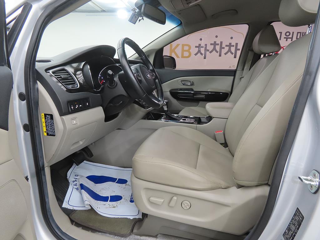 KIA Carnival - Vista 5
