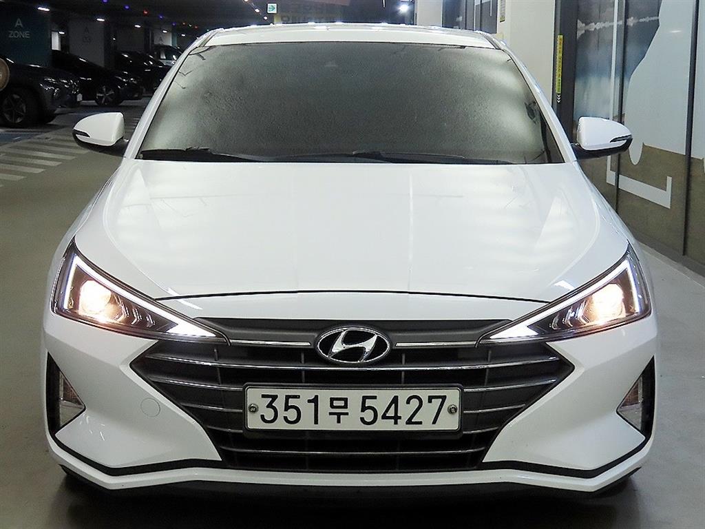 HYUNDAI Avante - Vista 2