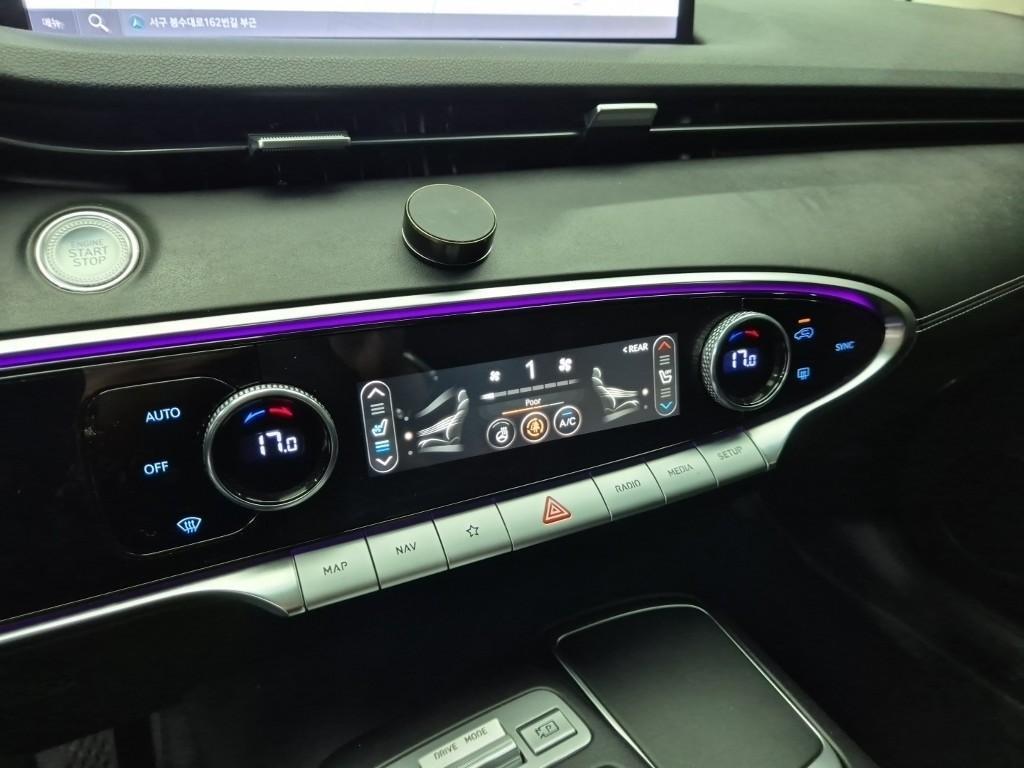 Genesis GV70 - Vista 10