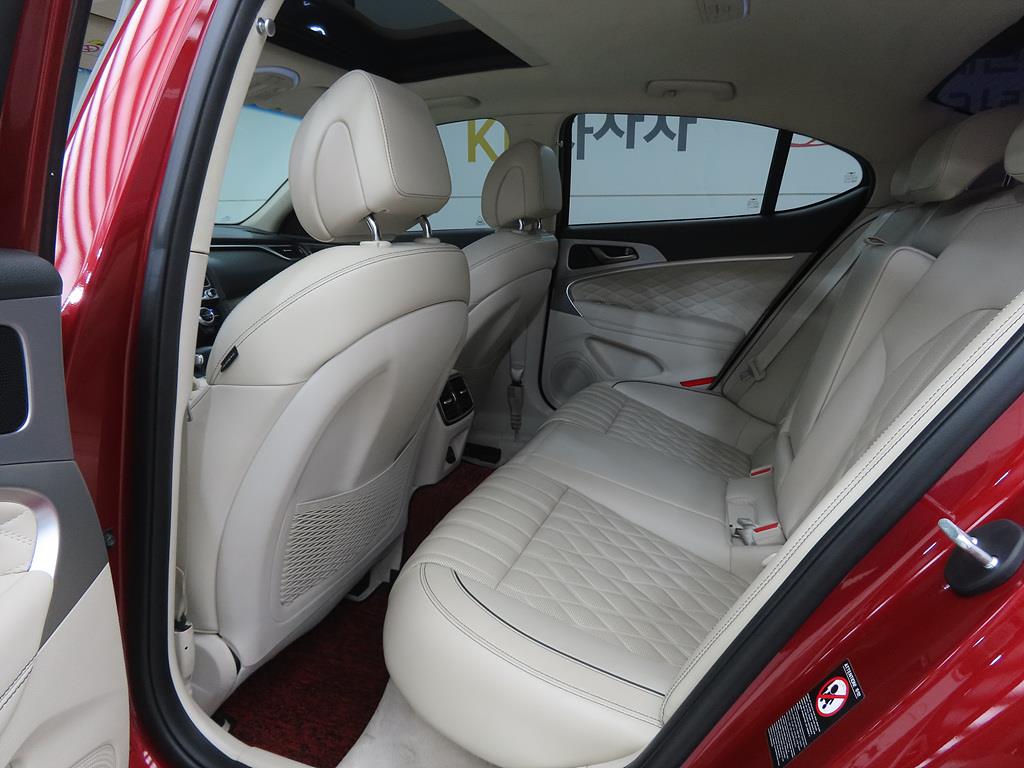 Genesis G70 - Vista 6