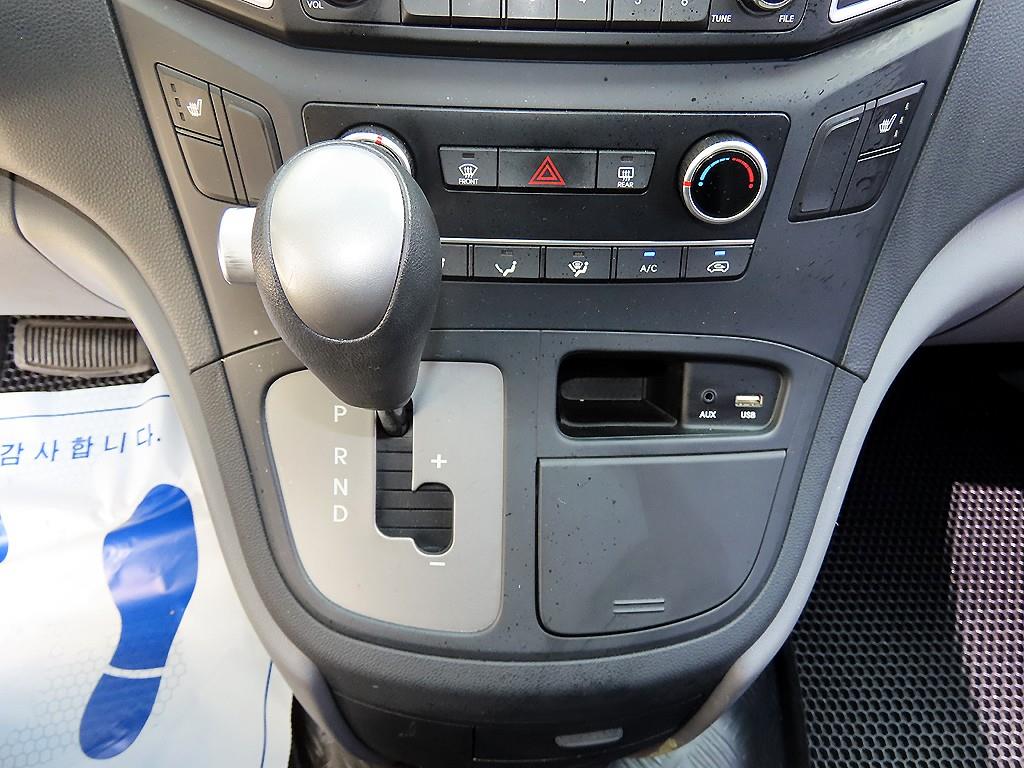 HYUNDAI Starex - Vista 9