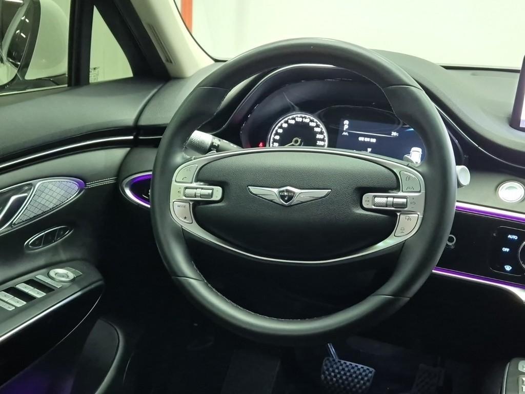Genesis GV70 - Vista 5