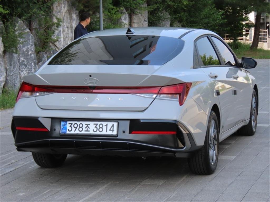 HYUNDAI Avante - Vista 5