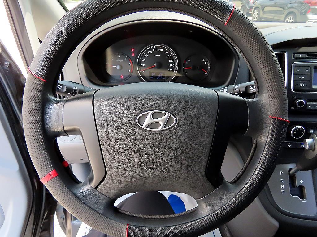 HYUNDAI Starex - Vista 7