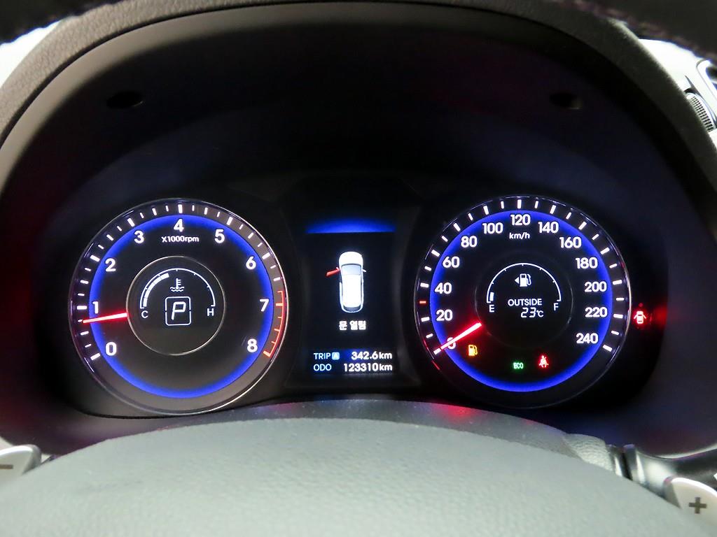 HYUNDAI i40 - Vista 5