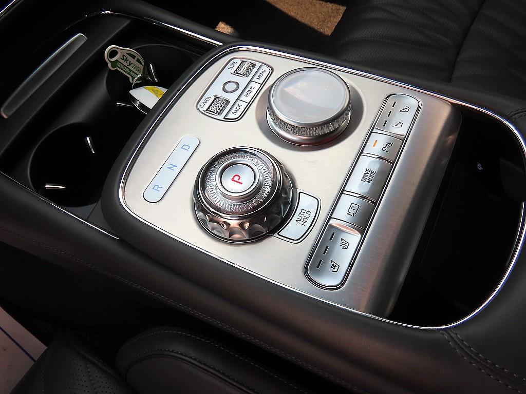 Genesis G90 - Vista 10