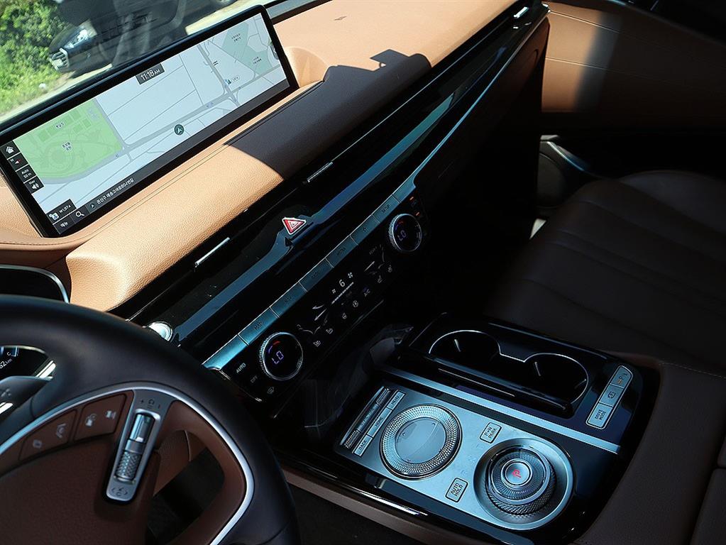 Genesis G80 - Vista 10