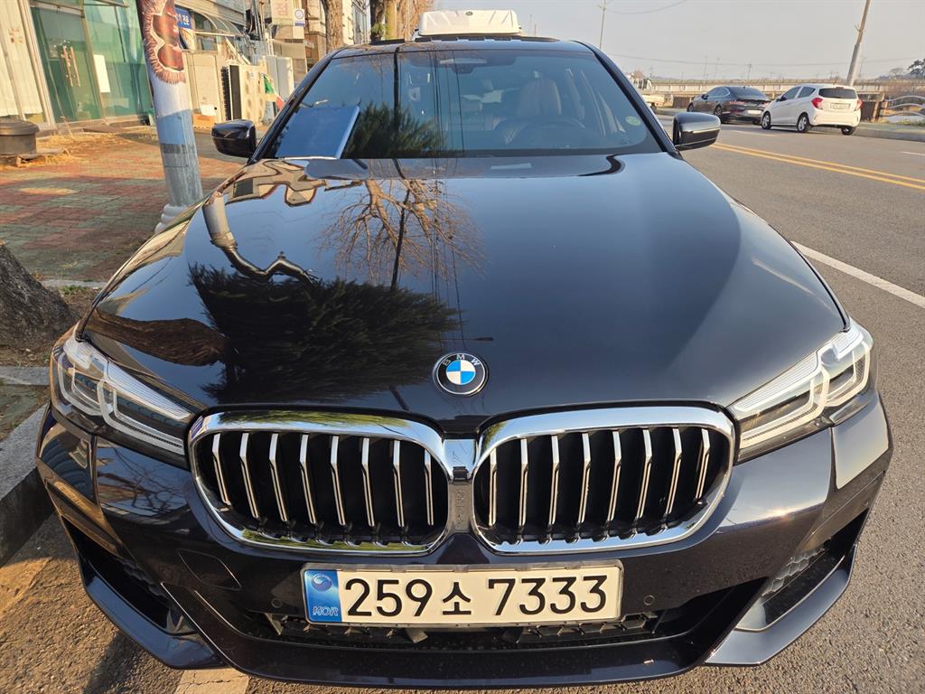 BMW 5 Series 2022 Negro - Importación desde Corea - HF Imports Iquique - Foto 1