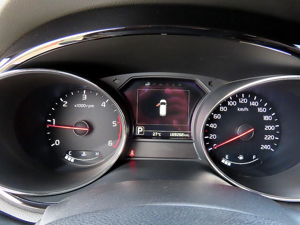 KIA Carnival - Vista 8