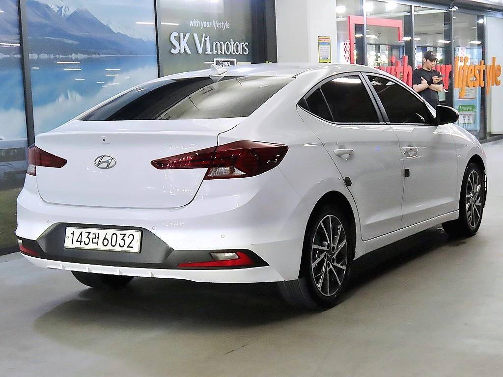 HYUNDAI Avante - Vista 4