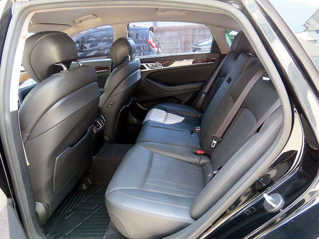 HYUNDAI Genesis - Vista 8