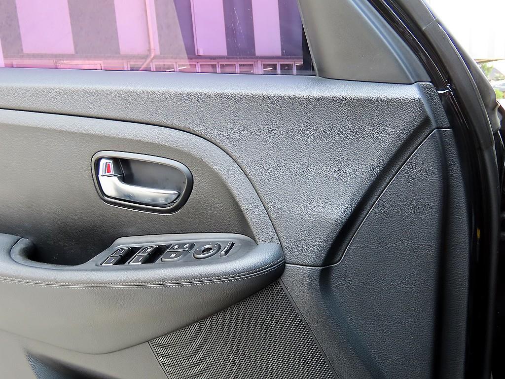 KIA Carens - Vista 11
