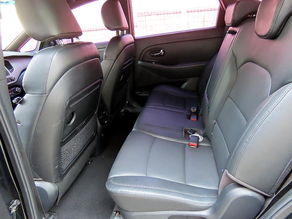 KIA Carens - Vista 6