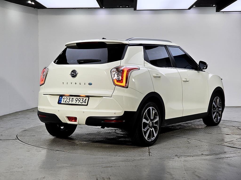 Ssangyong Tivoli - Vista 4
