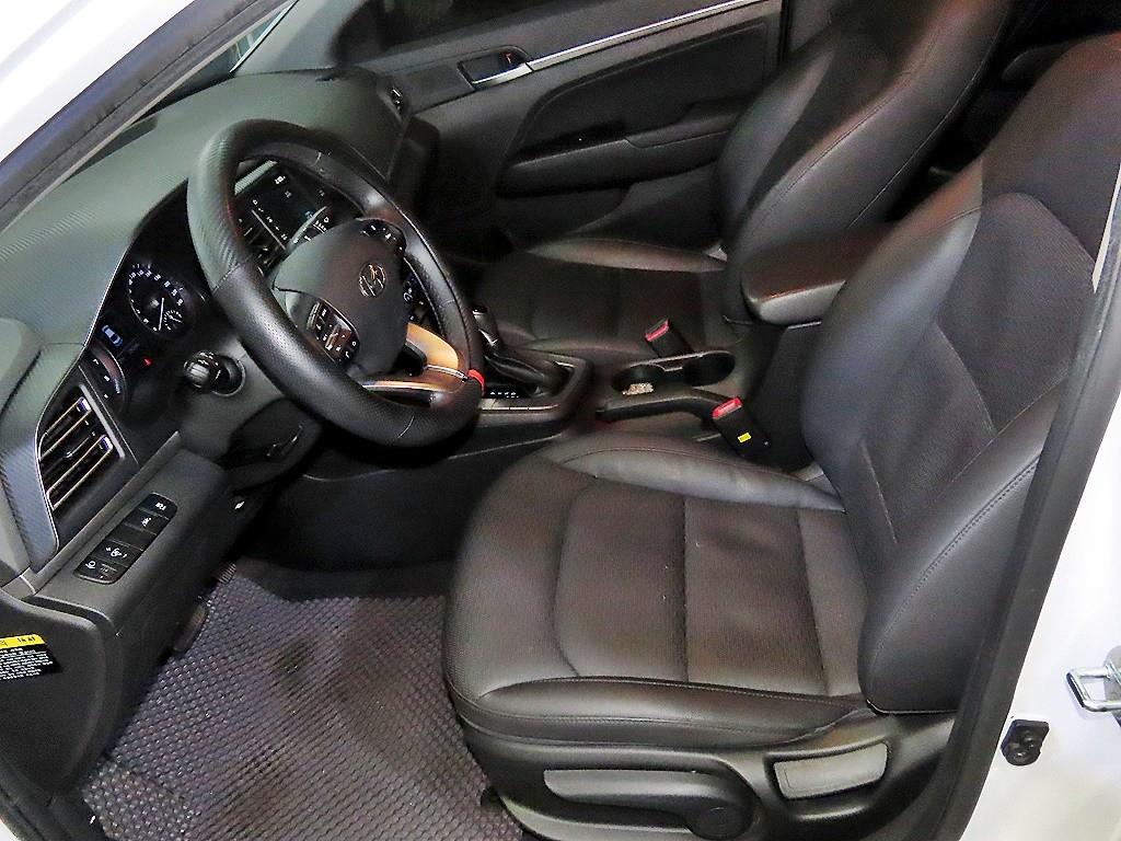HYUNDAI Avante - Vista 6