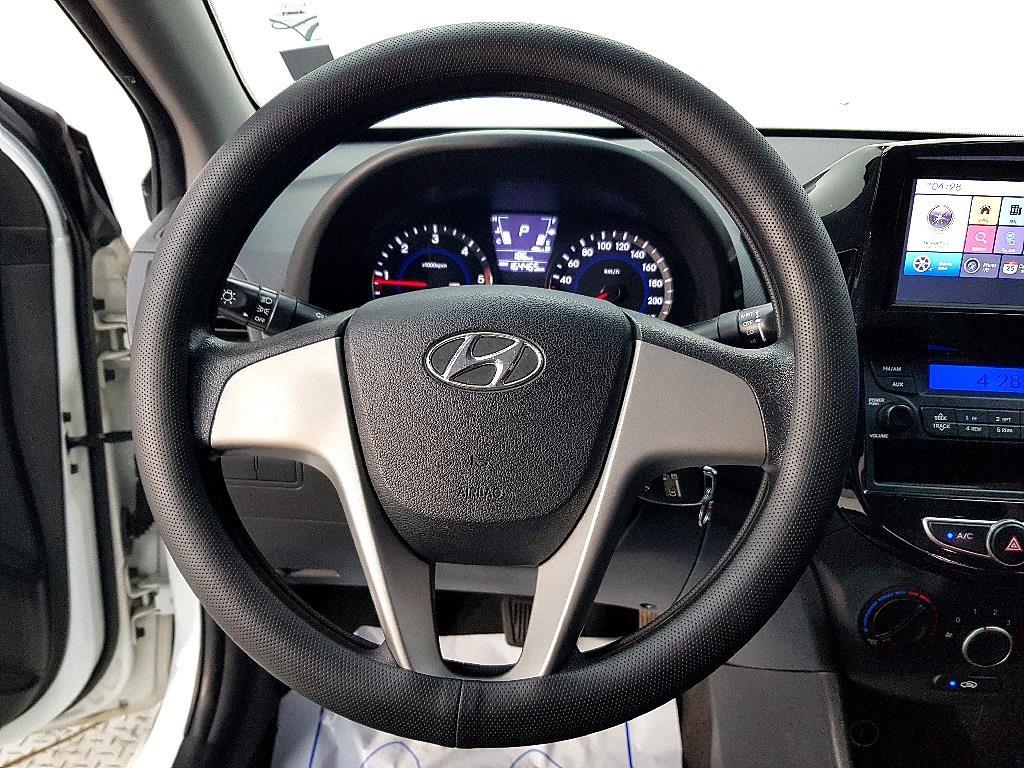 HYUNDAI Accent - Vista 12