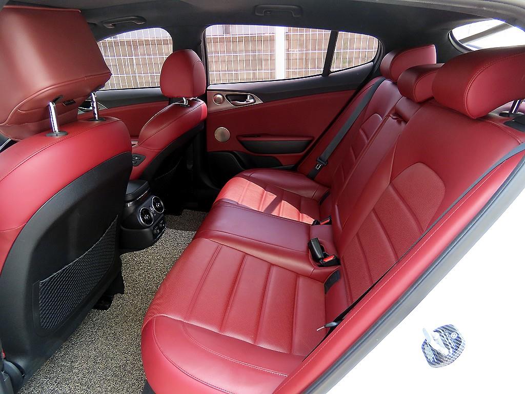 KIA Stinger - Vista 6