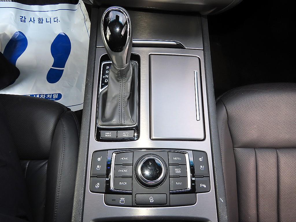 HYUNDAI Genesis - Vista 10