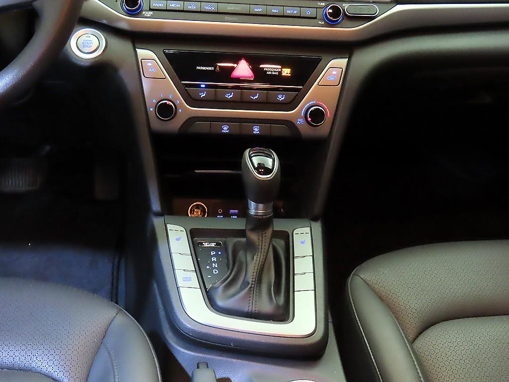 HYUNDAI Avante - Vista 12