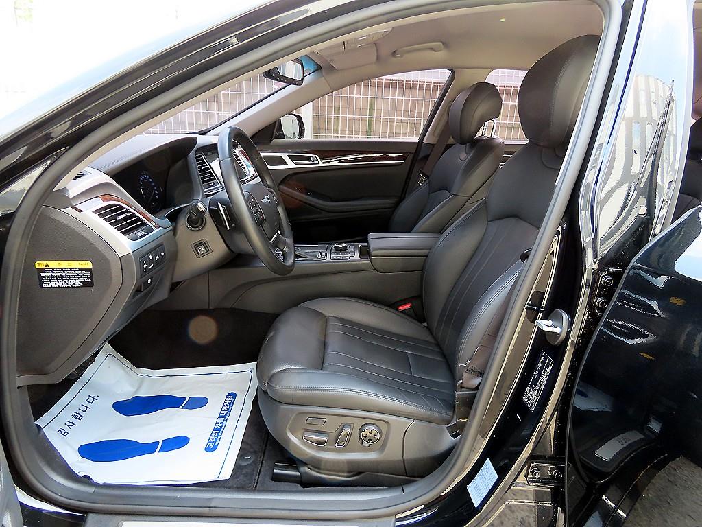 HYUNDAI Genesis - Vista 5