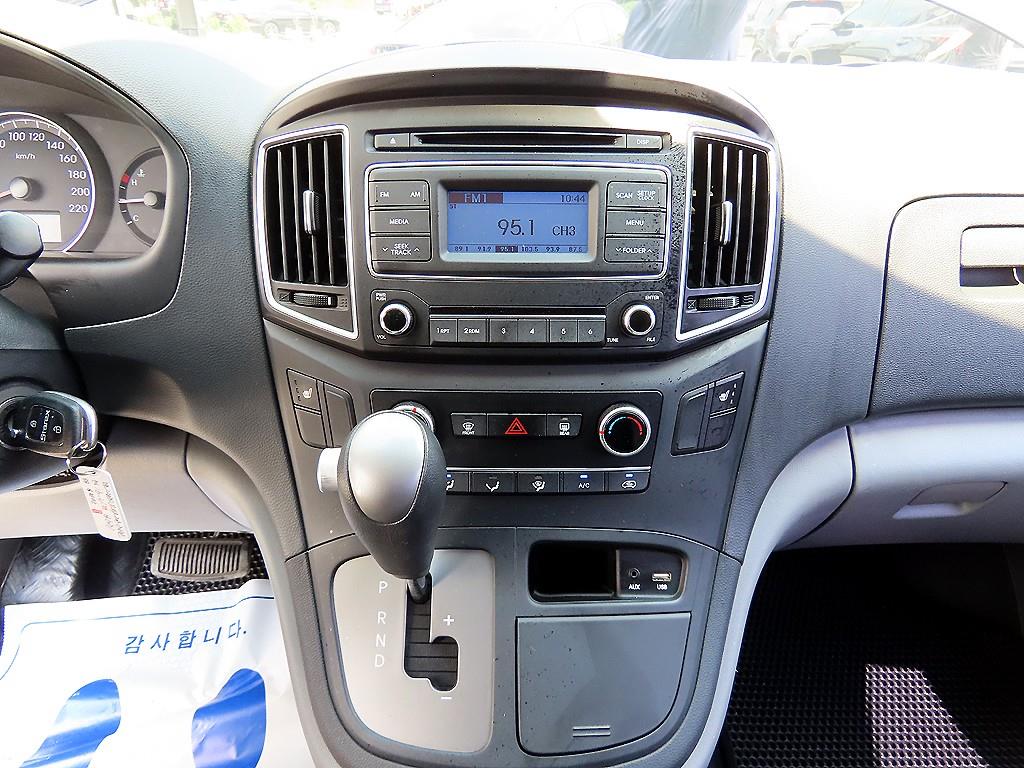 HYUNDAI Starex - Vista 12