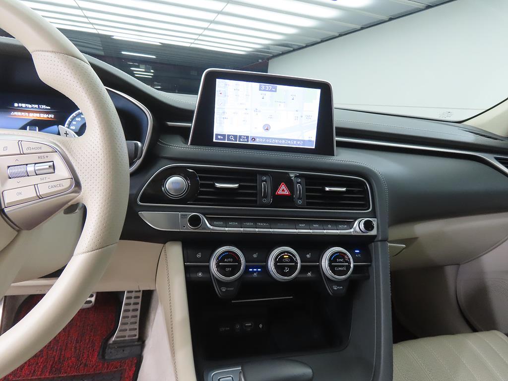 Genesis G70 - Vista 10