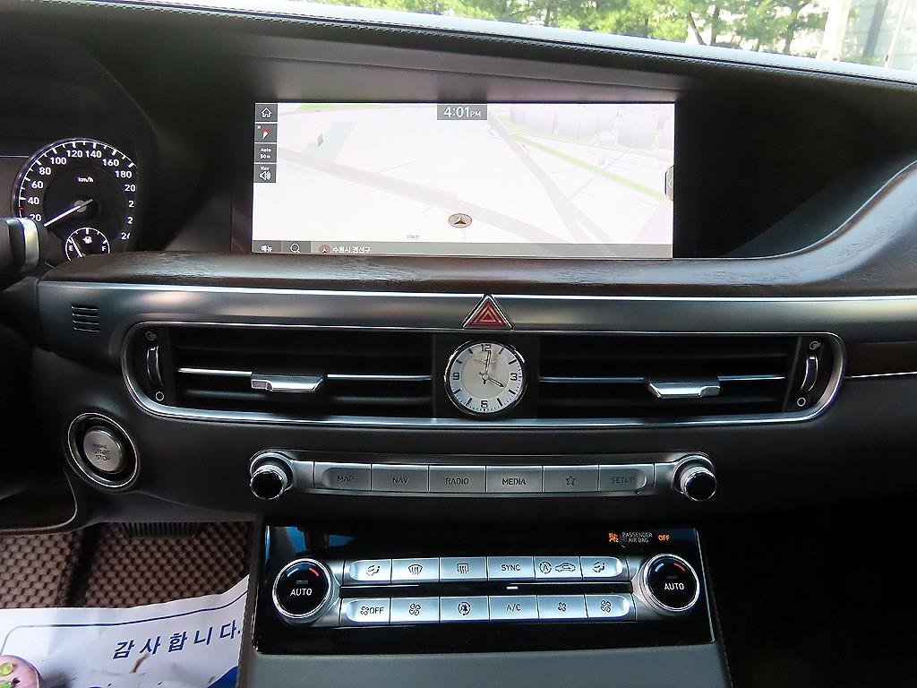 Genesis G90 - Vista 12