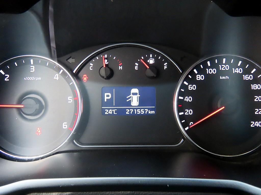 KIA Carens - Vista 9