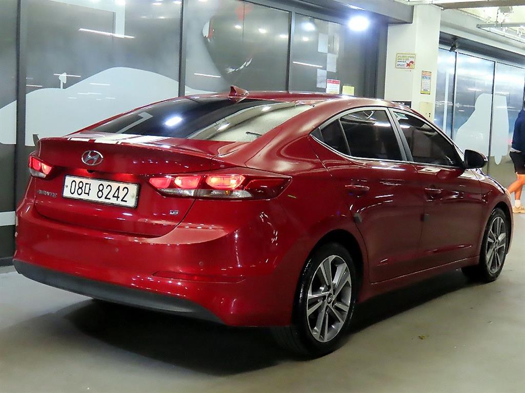 HYUNDAI Avante - Vista 4