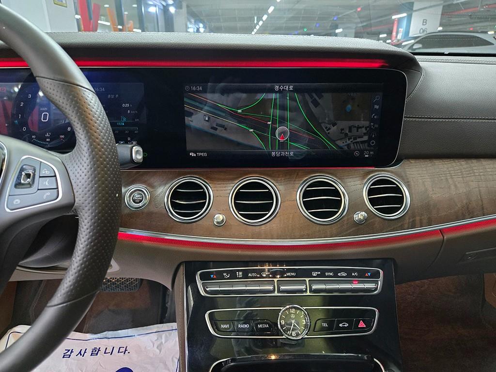 Mercedes Benz E class - Vista 11