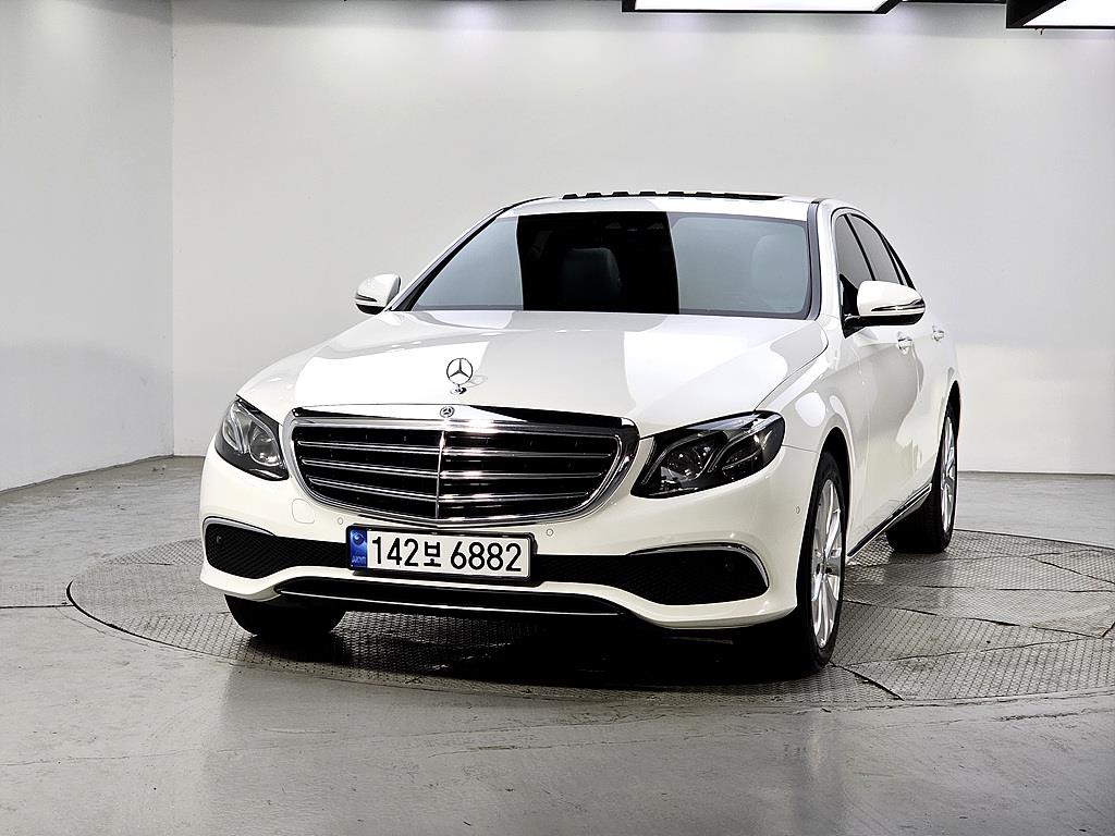 Mercedes Benz E class - Vista 2