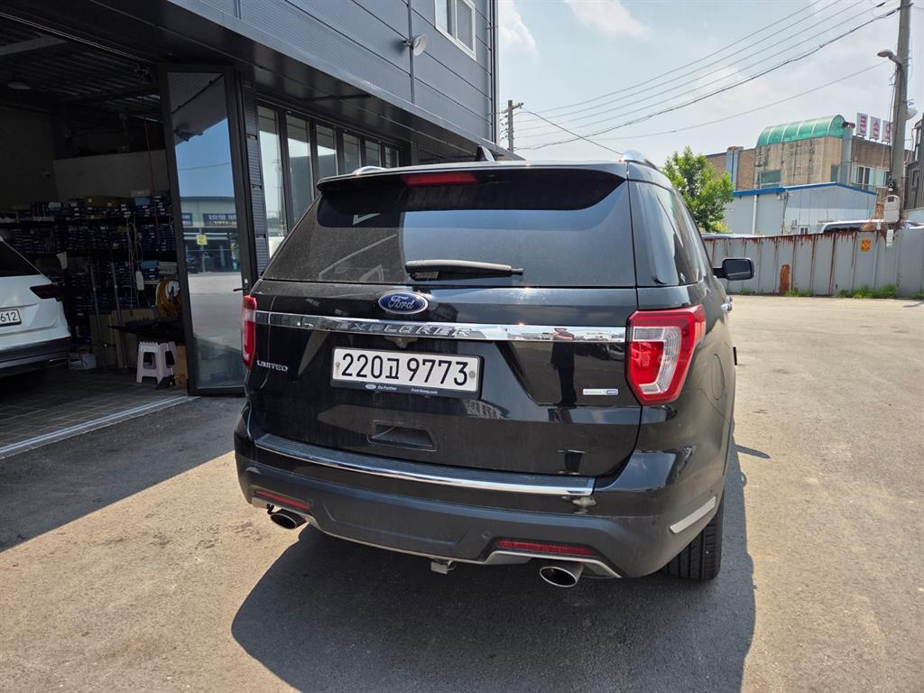 Ford Explorer - Vista 2
