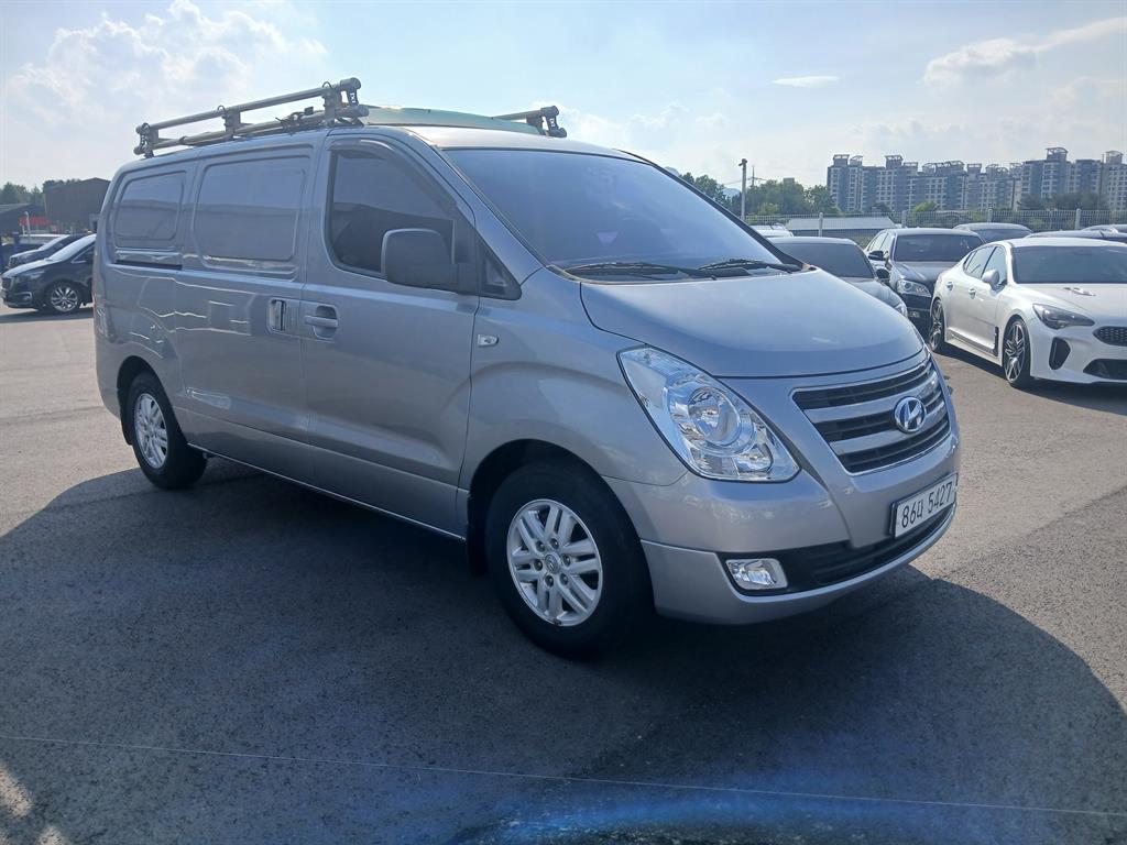 HYUNDAI Starex - Vista 10