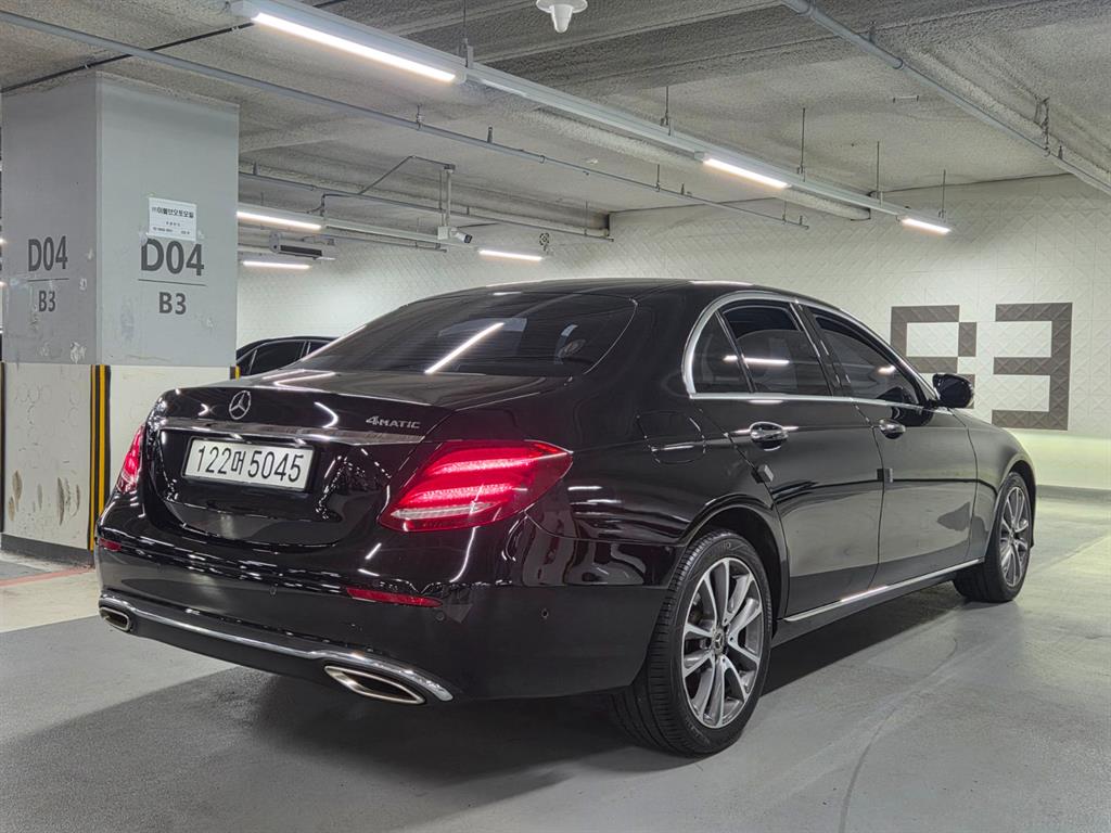 Mercedes Benz E class - Vista 2