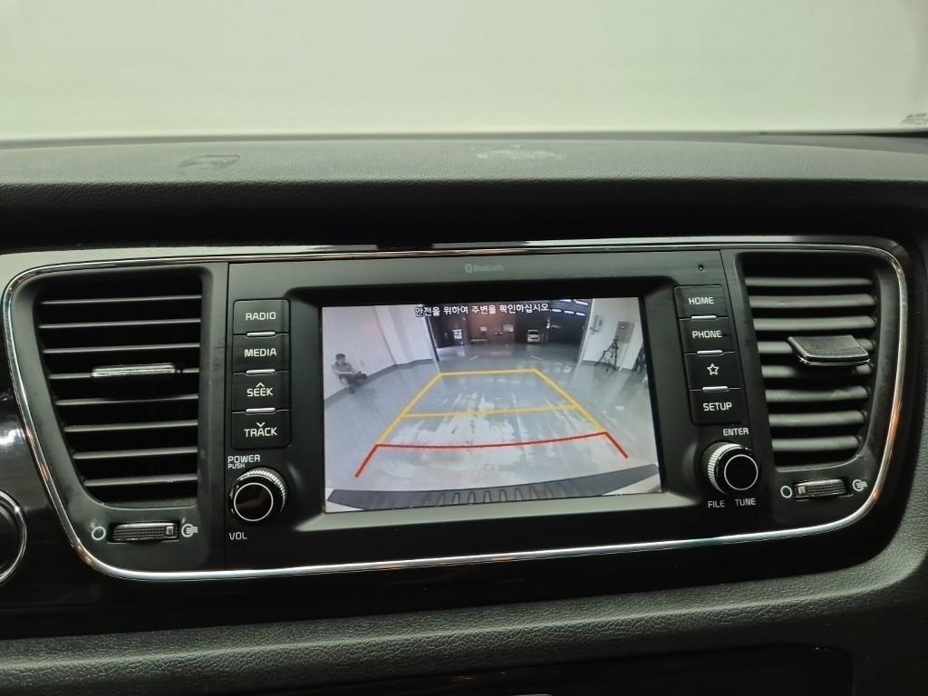 KIA Carnival - Vista 10