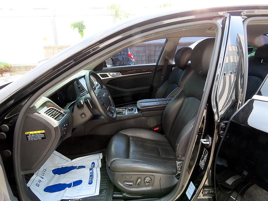 HYUNDAI Genesis - Vista 7
