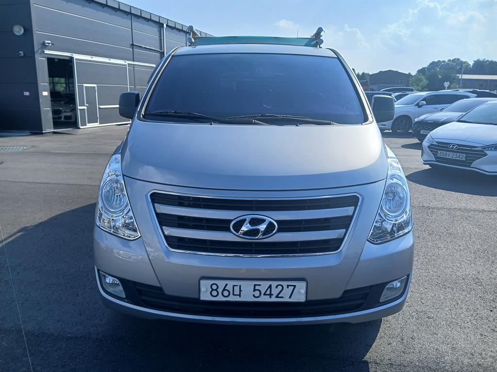 HYUNDAI Starex 2018 Plateado - Importación desde Corea - HF Imports Iquique - Foto 1