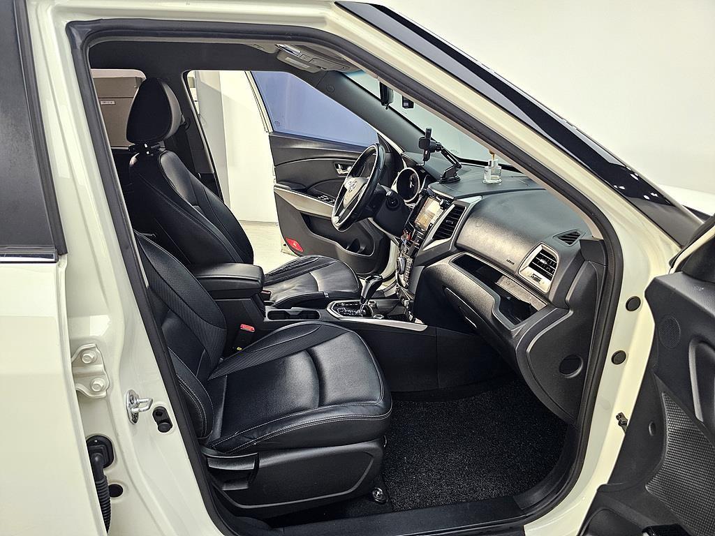 Ssangyong Tivoli - Vista 11